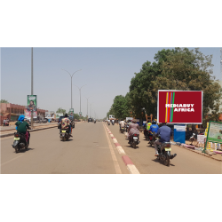 12m2 : 4x3 - OUAGA - Ave. Thomas Sankara, in front of Scolasticat church